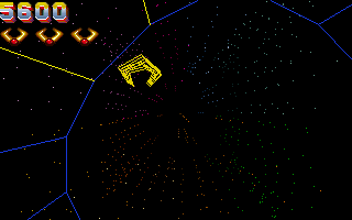 Tempest 2000 gameplay screenshot